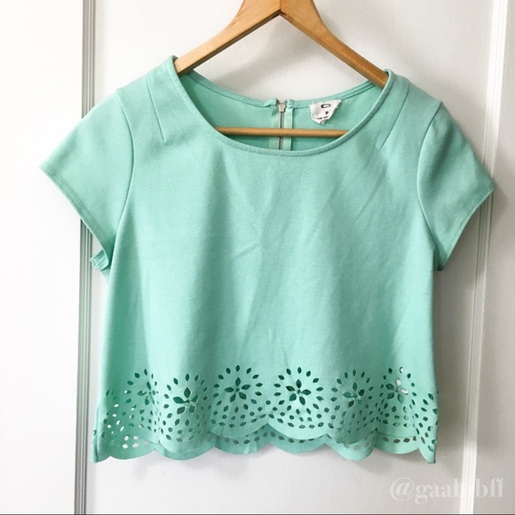 UO Pins & Needles Eyelet Laser Cut Crop Top - Picture 4 of 8